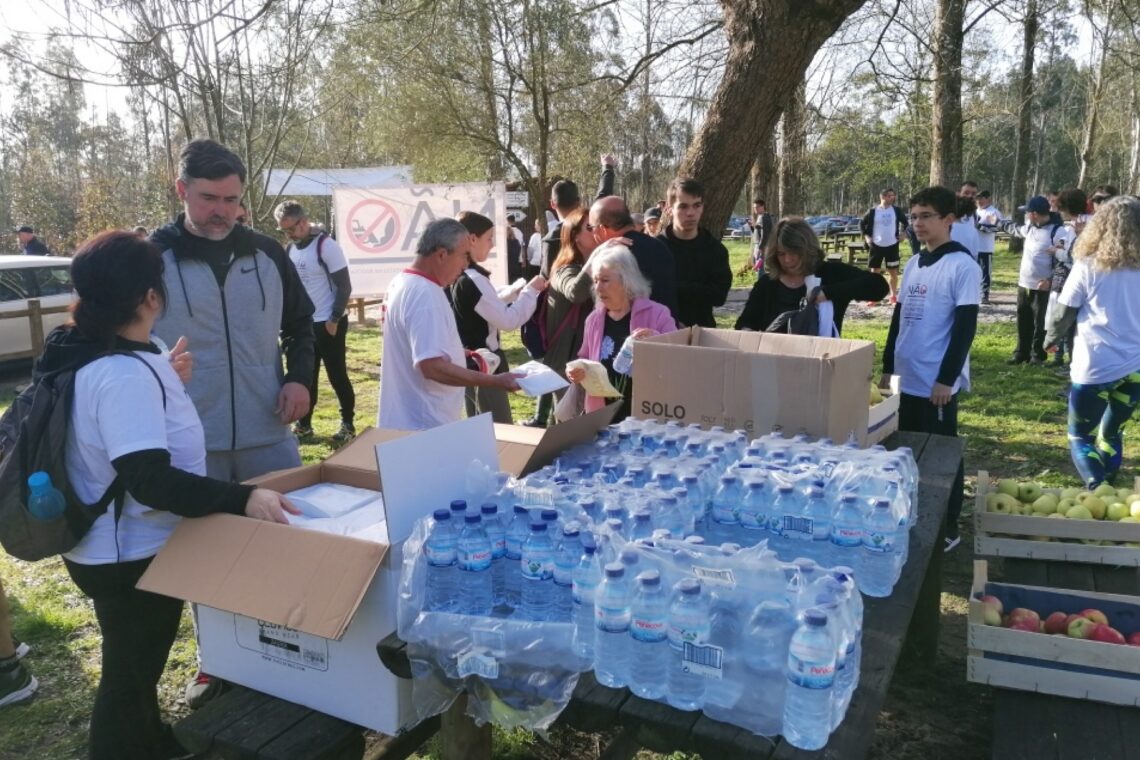 Centenas de pessoas participaram numa caminhada de cerca de seis quilómetros no pulmão verde da Barosa