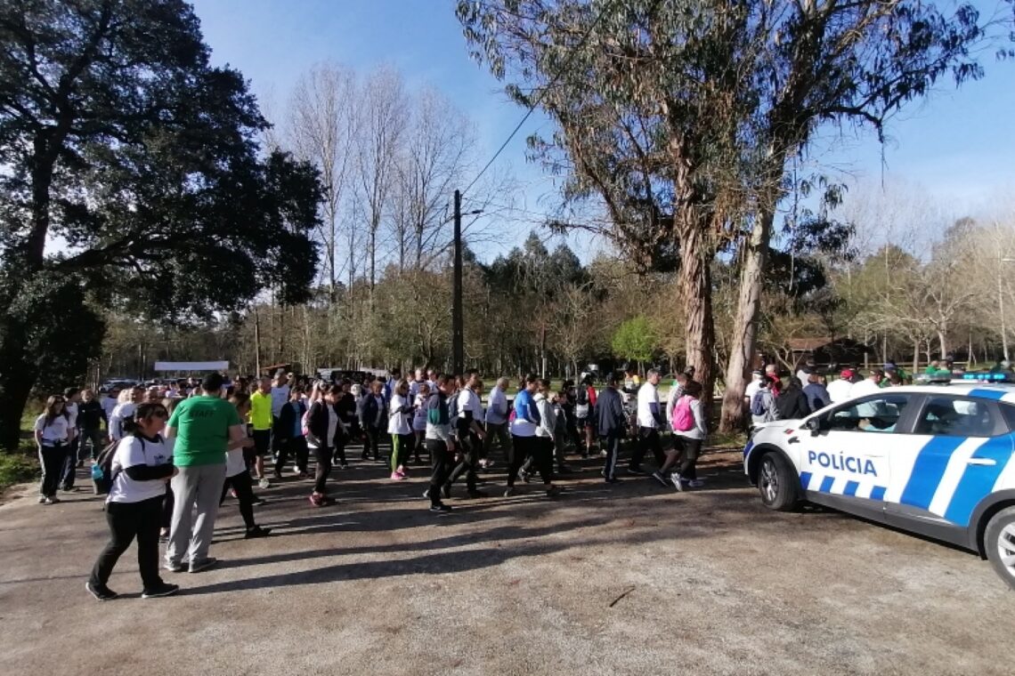 Centenas de pessoas participaram numa caminhada de cerca de seis quilómetros no pulmão verde da Barosa