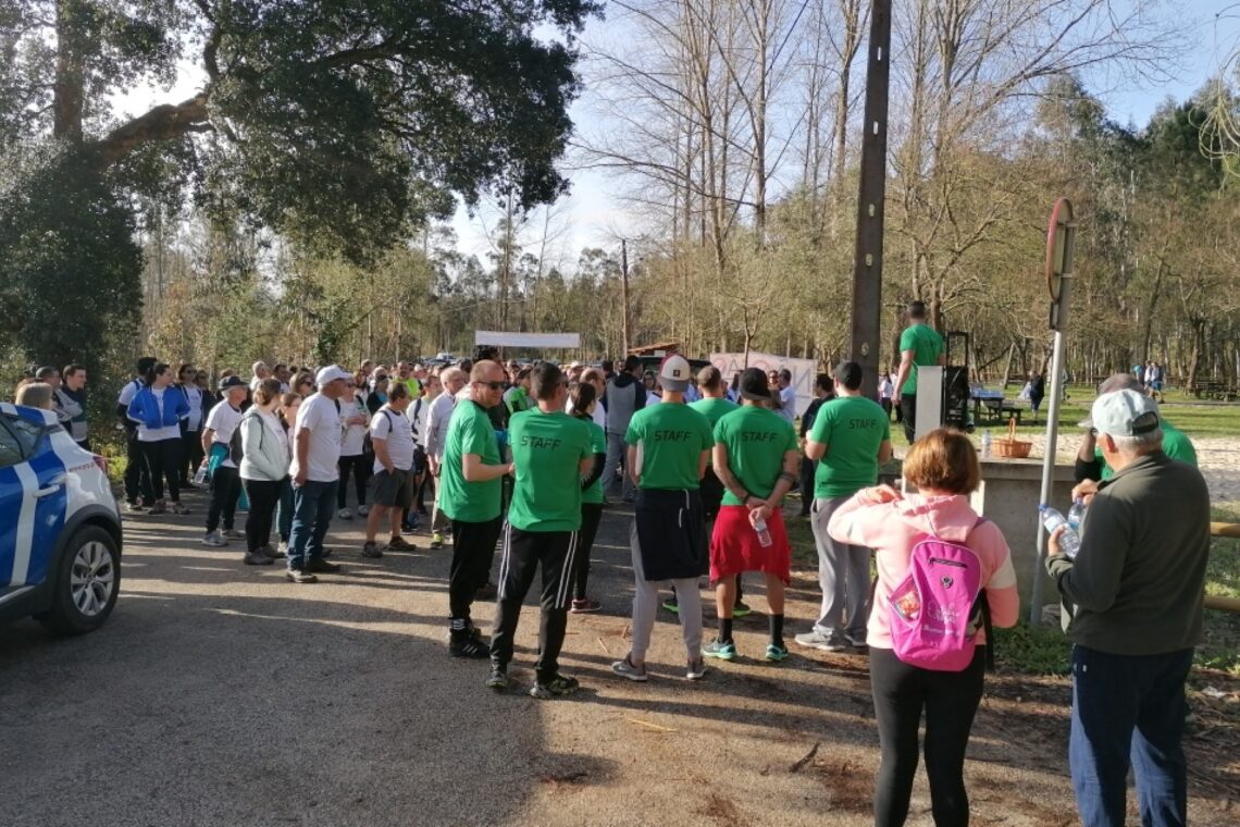 Centenas de pessoas participaram numa caminhada de cerca de seis quilómetros no pulmão verde da Barosa
