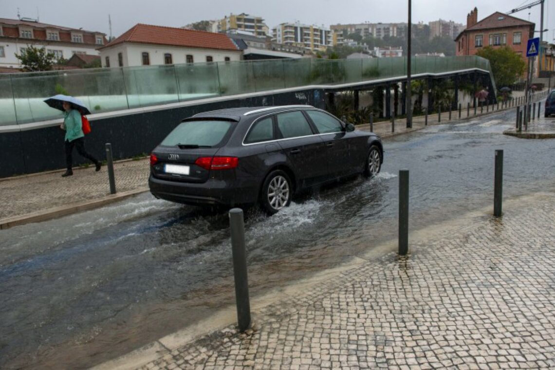 Mau tempo vai continuar até ao final do dia de hoje