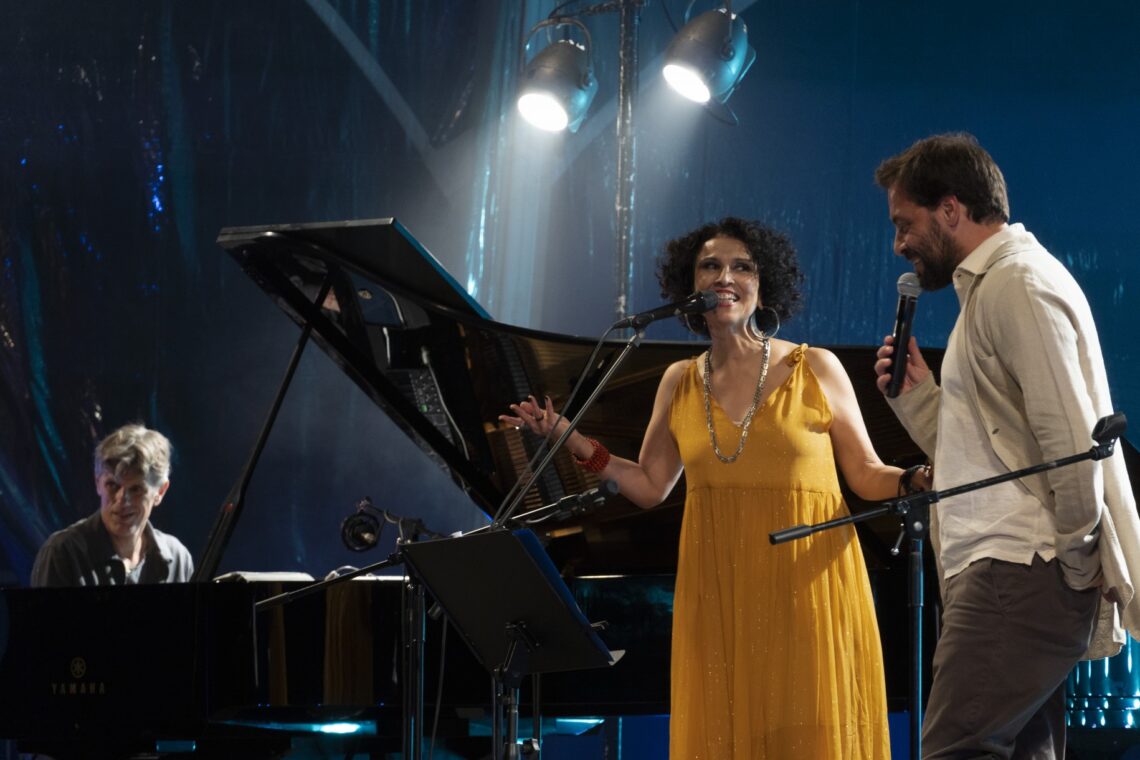 O Bossarenova Trio, do Brasil e Alemanha, mostrou o melhor do Bossa Nova na Cerca do Mosteiro de Alcobaça