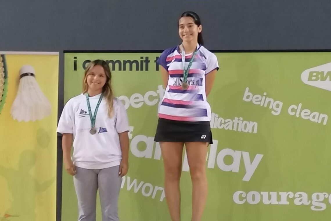 Lara Santos (esquerda) alcançou o segundo lugar em singulares femininos