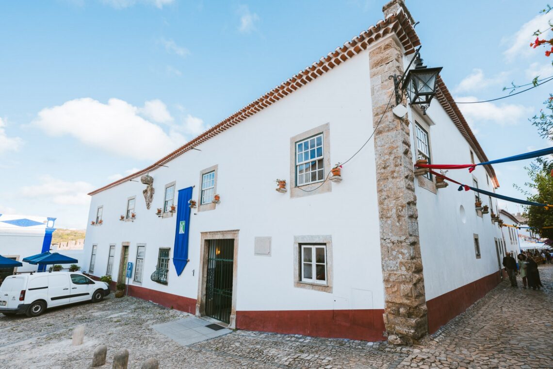Óbidos caiou de fresco alguns dos seus edifícios públicos