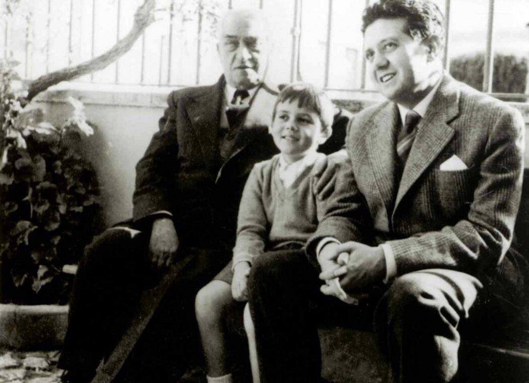 Com o pai e o filho João
