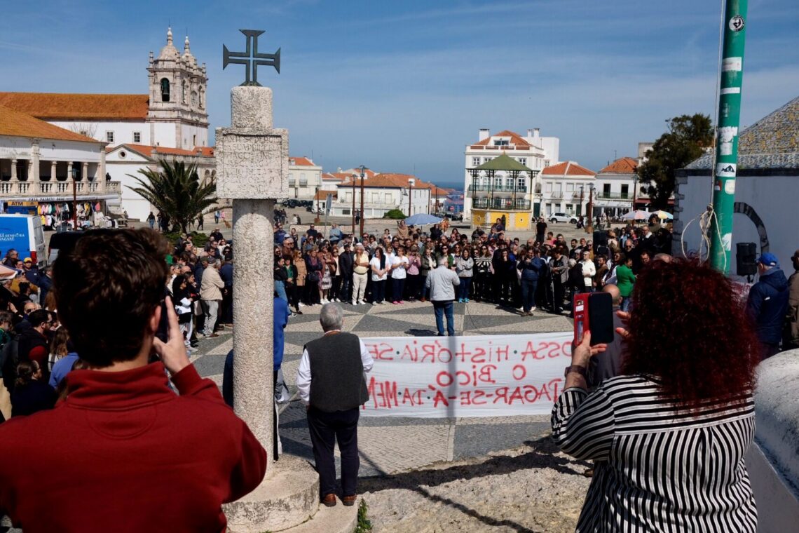 Populares concentraram-se na zona do Bico da Memória