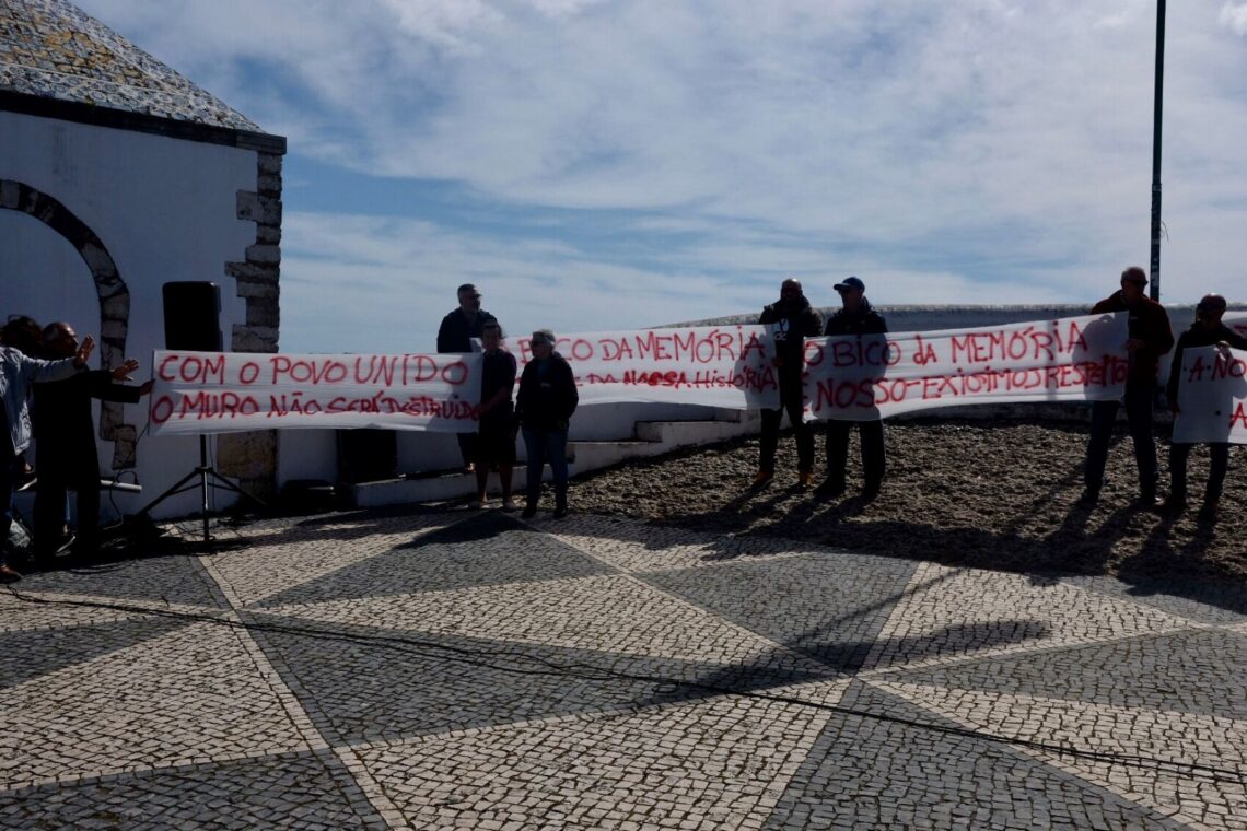 Populares concentraram-se na zona do Bico da Memória