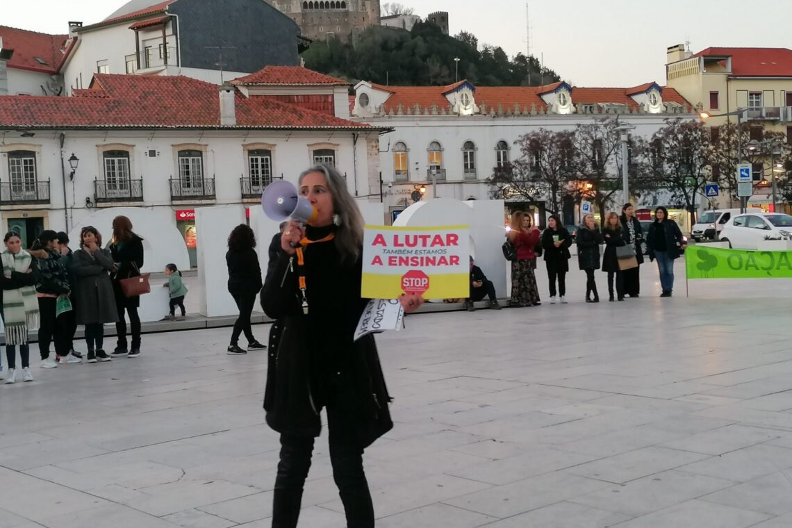 Professores concentraram-se ao final da tarde em Leiria