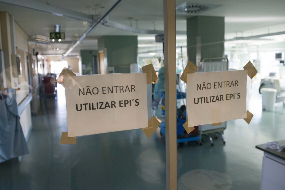 Reportagem na Zona Covid-19 dos cuidados intensivos do HSA
