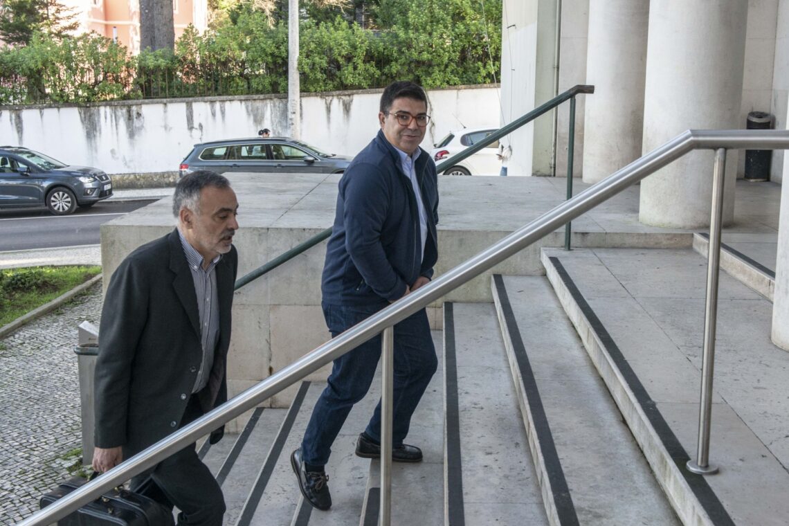 Diogo Mateus e João Pimpão começaram hoje a ser julgados por peculato no Tribunal de Leiria