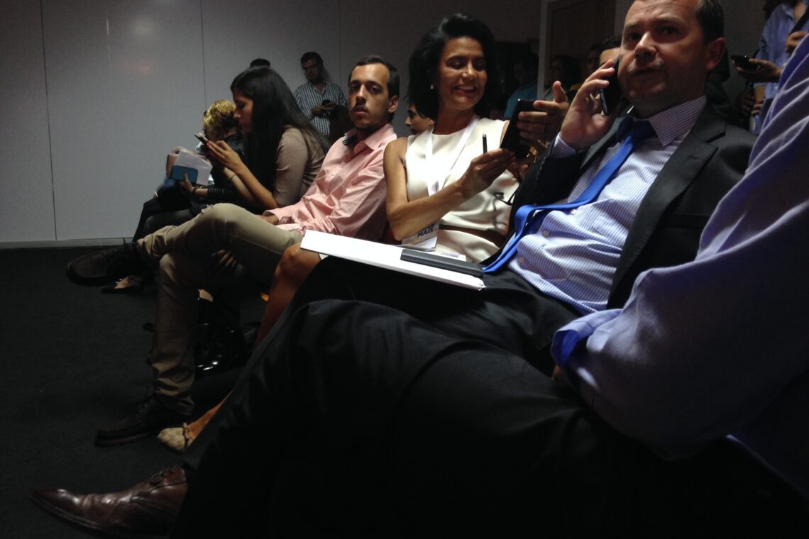 O ambiente de festa na sede do PàF com os deputados já eleitos (Foto: Ricardo Graça)