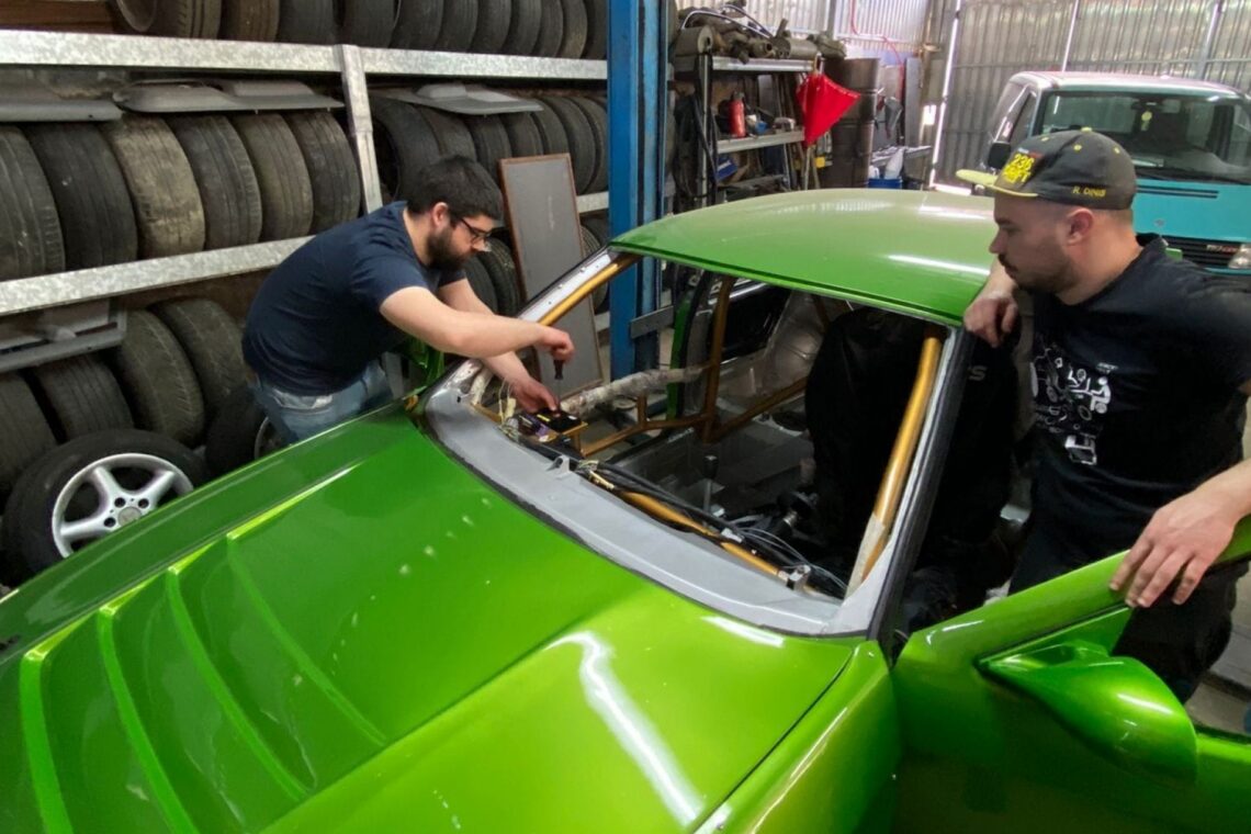 Muitos dos carros são preparados pelos pilotos, como é o caso do Rafael Dinis que investiu dinheiro e muitas horas na construção do carro com a ajuda do pai e amigos