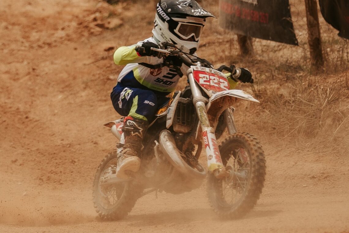 Edgar Póvoa integra a academia de motocross Fit2Race