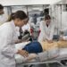 Os alunos do 4.º ano da licenciatura de Enfermagem empenharam-se em ‘salvar’ um ‘doente’ em paragem cardiorrespiratória