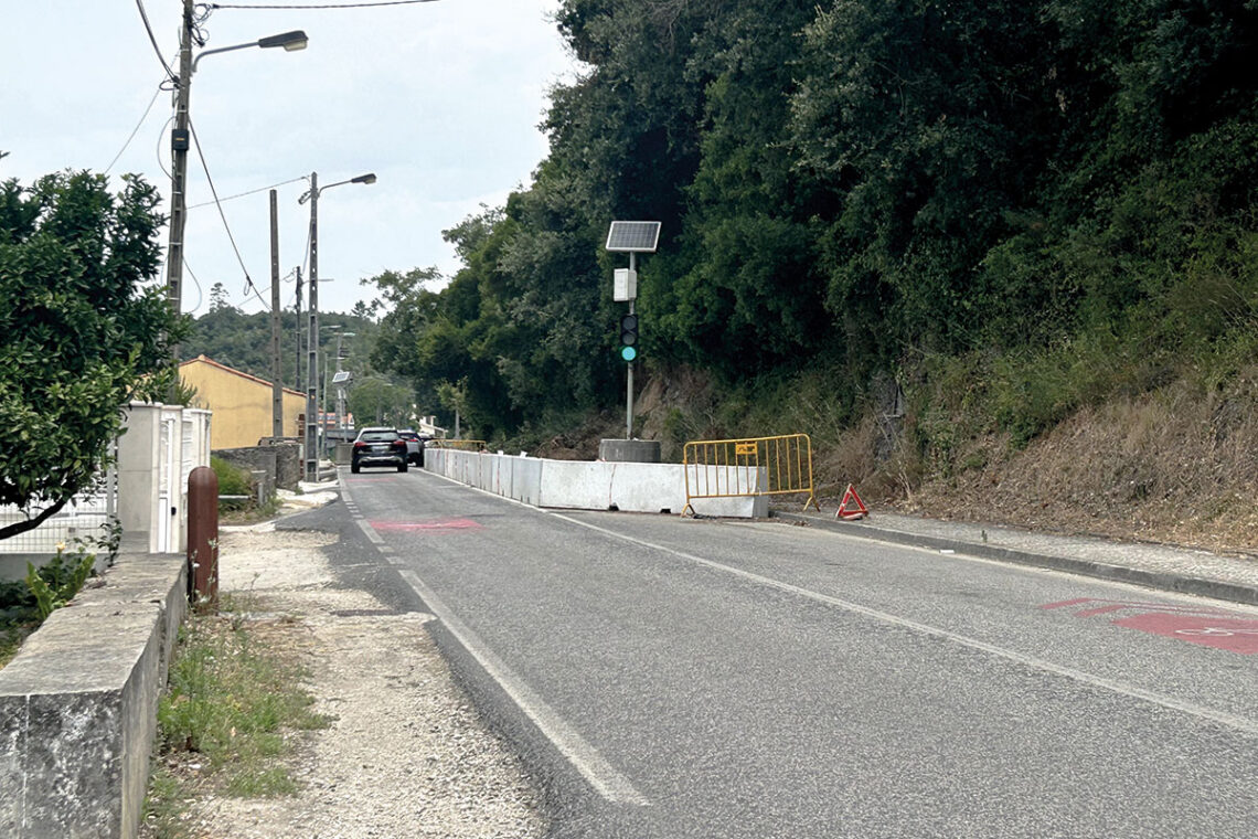Obras obrigam a cortar trânsito na estrada entre Porto de Mós e Batalha