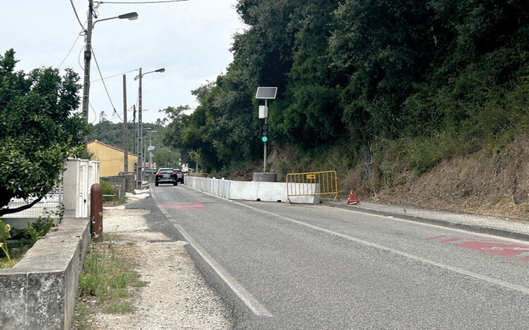 Obras obrigam a cortar trânsito na estrada entre Porto de Mós e Batalha