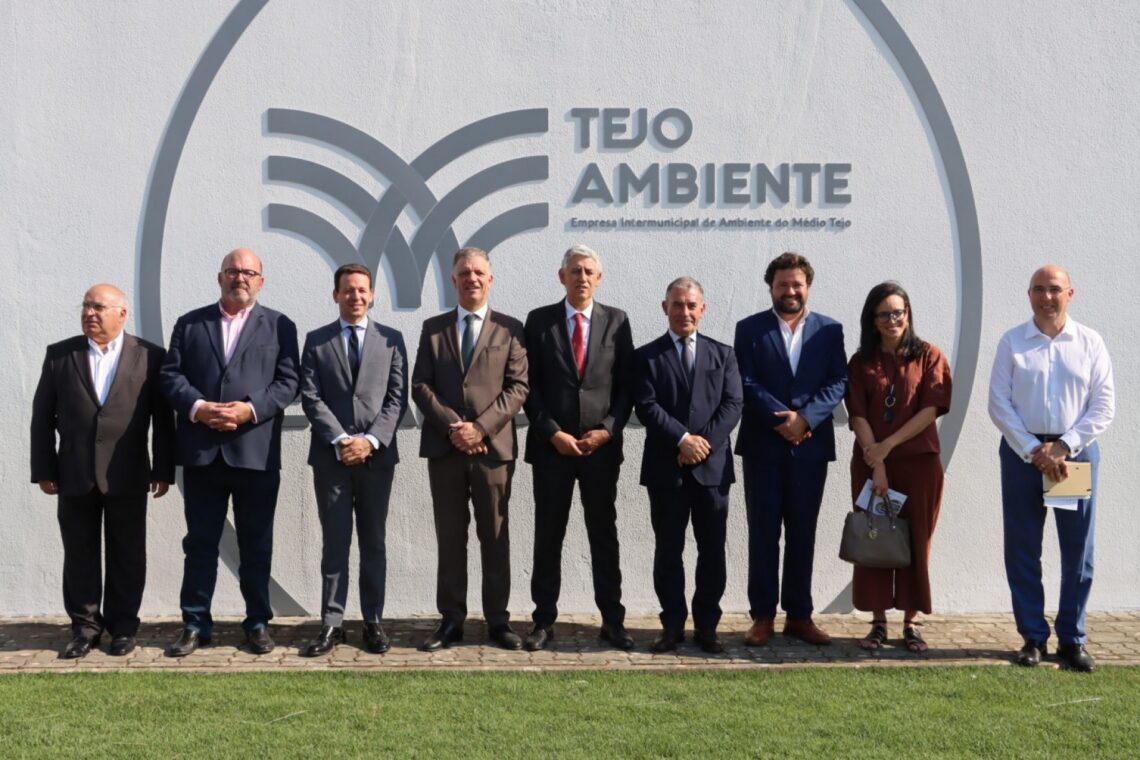 Inauguração contou com a presença do secretário de Estado do Ambiente (na foto, o sexto a contar da esqª)