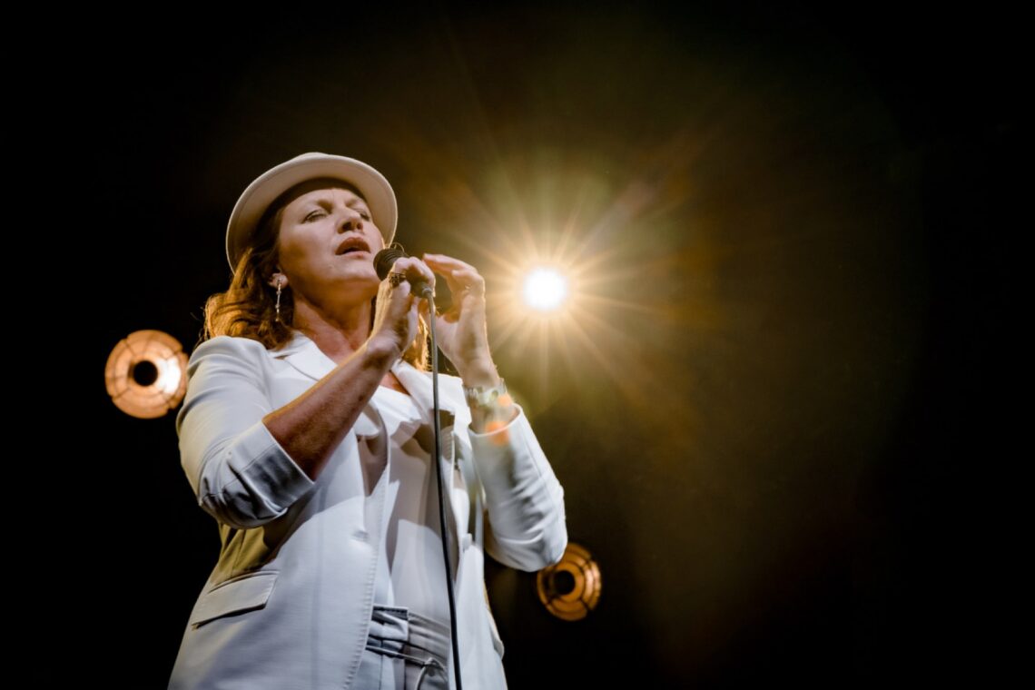 A holandesa Fay Claassen será a próxima artista internacional a partilhar o palco com a Orquestra de Jazz de Leiria