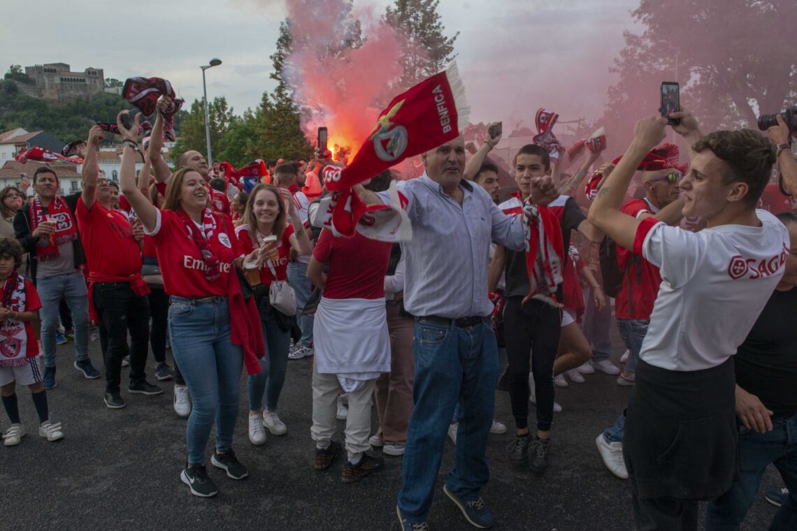 Adeptos do Benfica celebram conquista do título em Leiria (Fotogaleria)