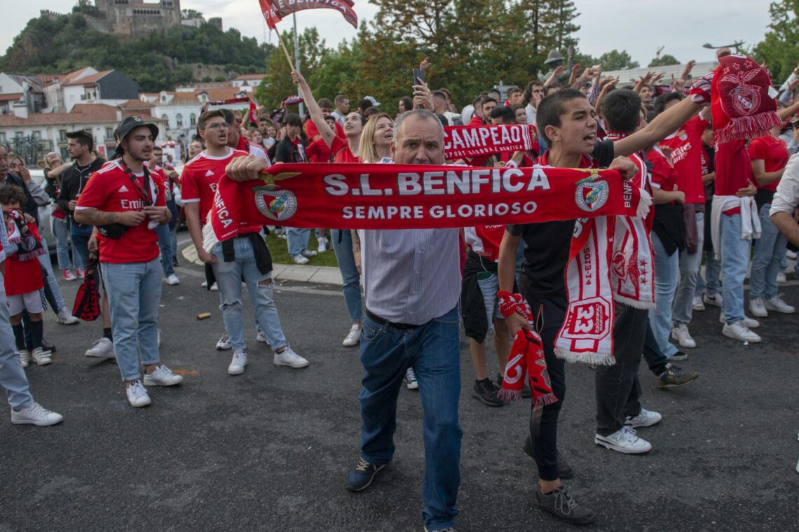 Adeptos do Benfica celebram conquista do título em Leiria (Fotogaleria)