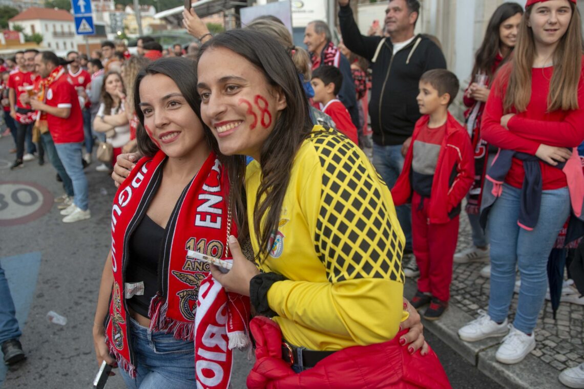 Adeptos do Benfica celebram conquista do título em Leiria (Fotogaleria)