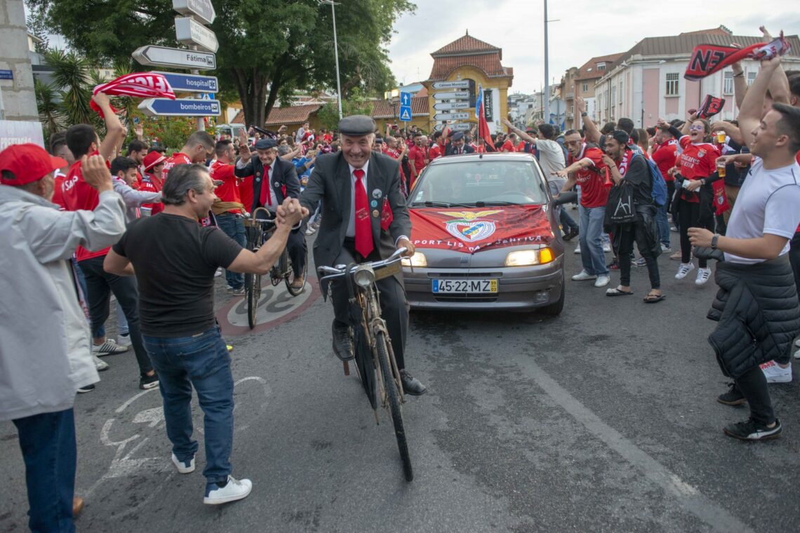 Adeptos do Benfica celebram conquista do título em Leiria (Fotogaleria)