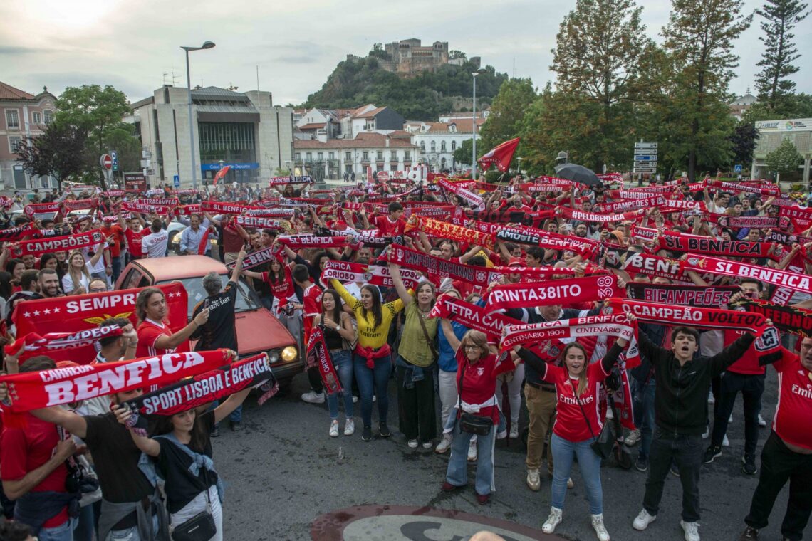 Adeptos do Benfica celebram conquista do título em Leiria (Fotogaleria)