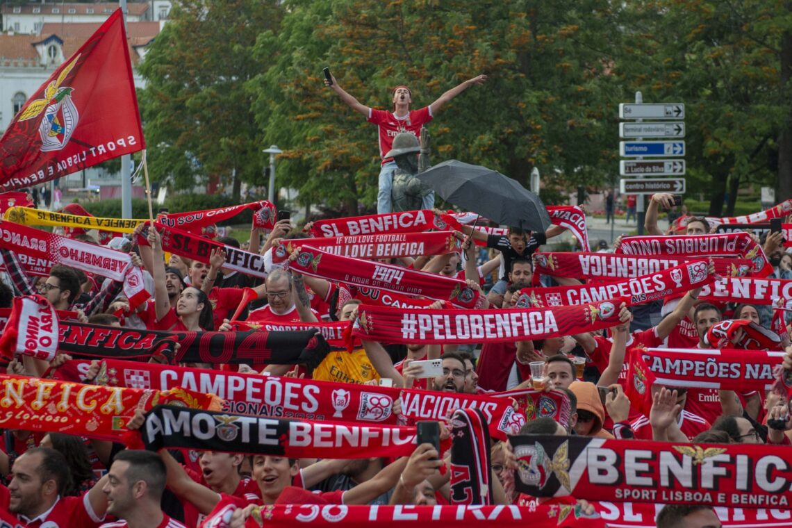 Adeptos do Benfica celebram conquista do título em Leiria (Fotogaleria)