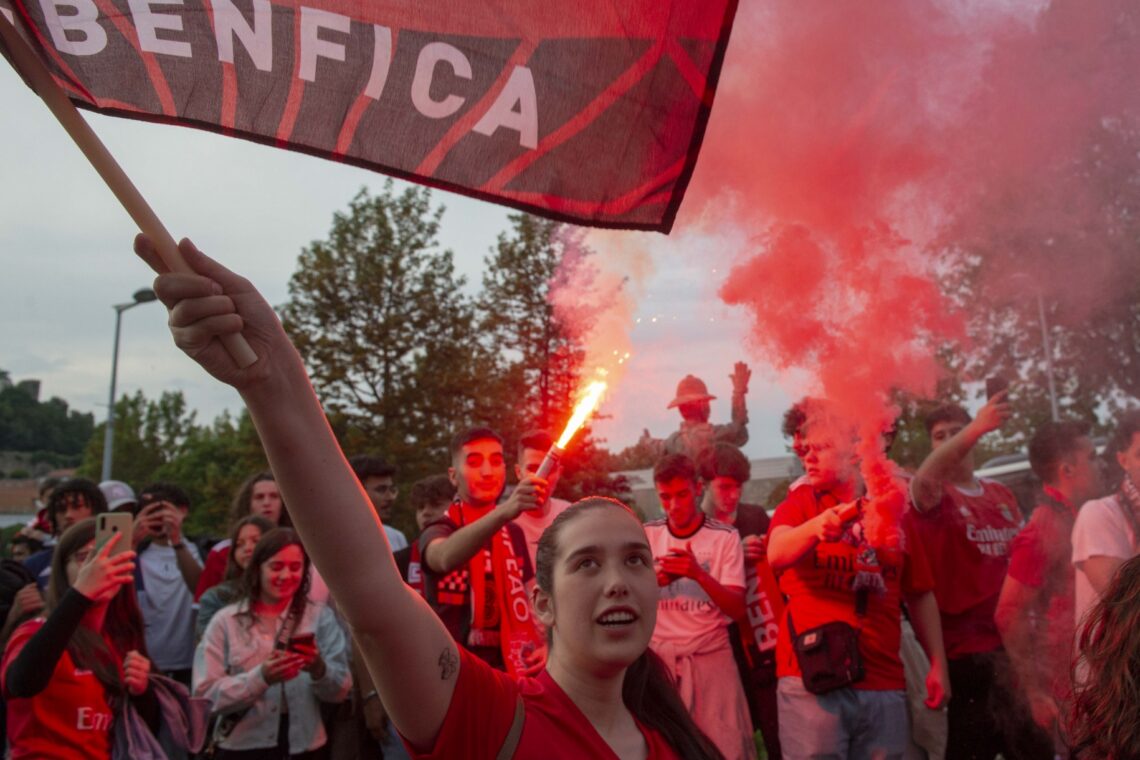 Adeptos do Benfica celebram conquista do título em Leiria (Fotogaleria)