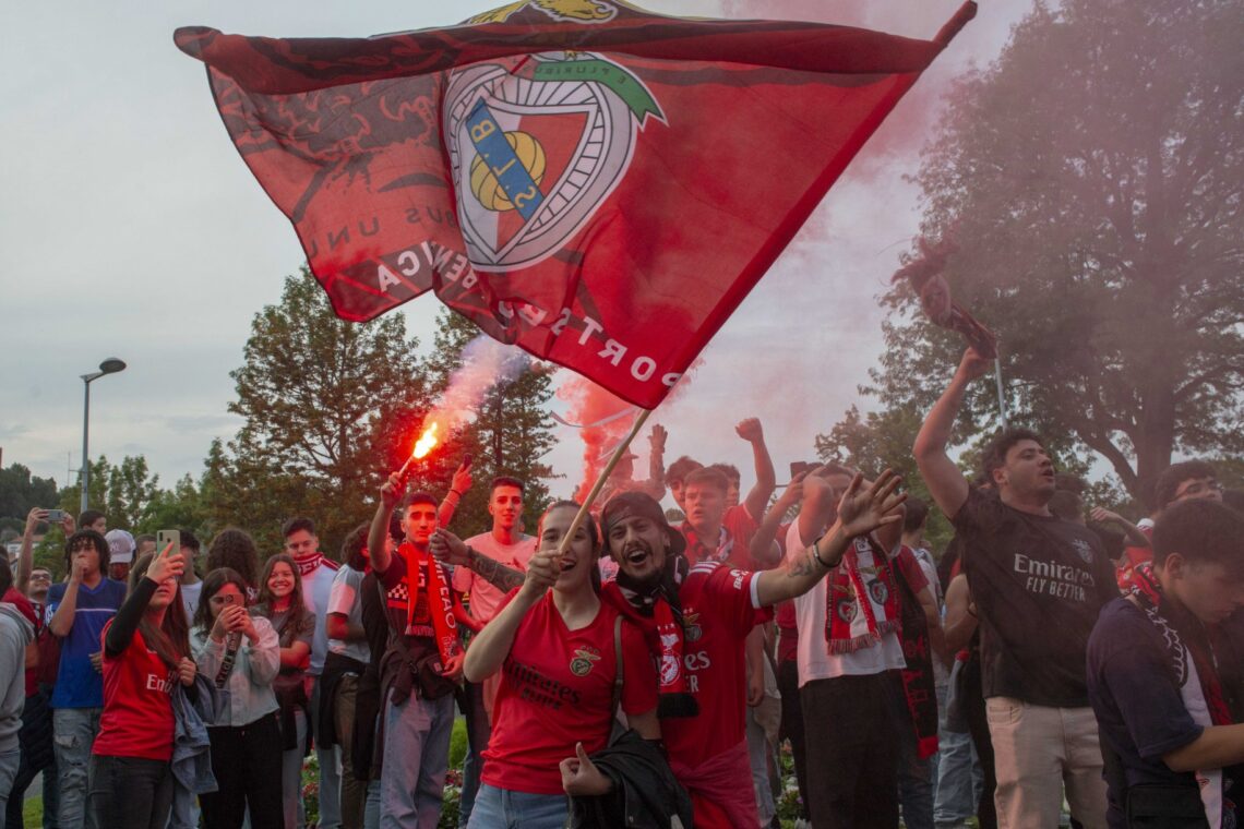 Adeptos do Benfica celebram conquista do título em Leiria (Fotogaleria)