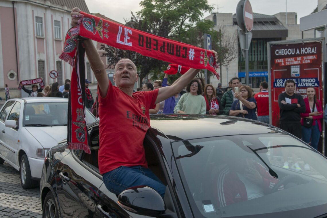 Adeptos do Benfica celebram conquista do título em Leiria (Fotogaleria)