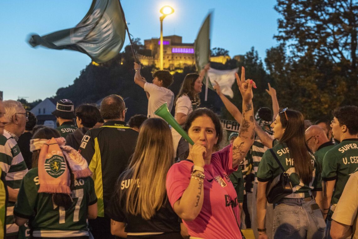 Centenas estiveram na rotunda do Polícia Sinaleiro