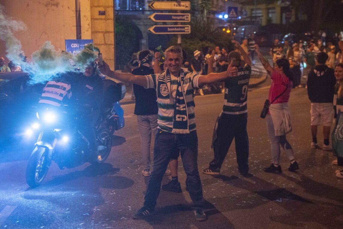 Centenas estiveram na rotunda do Polícia Sinaleiro