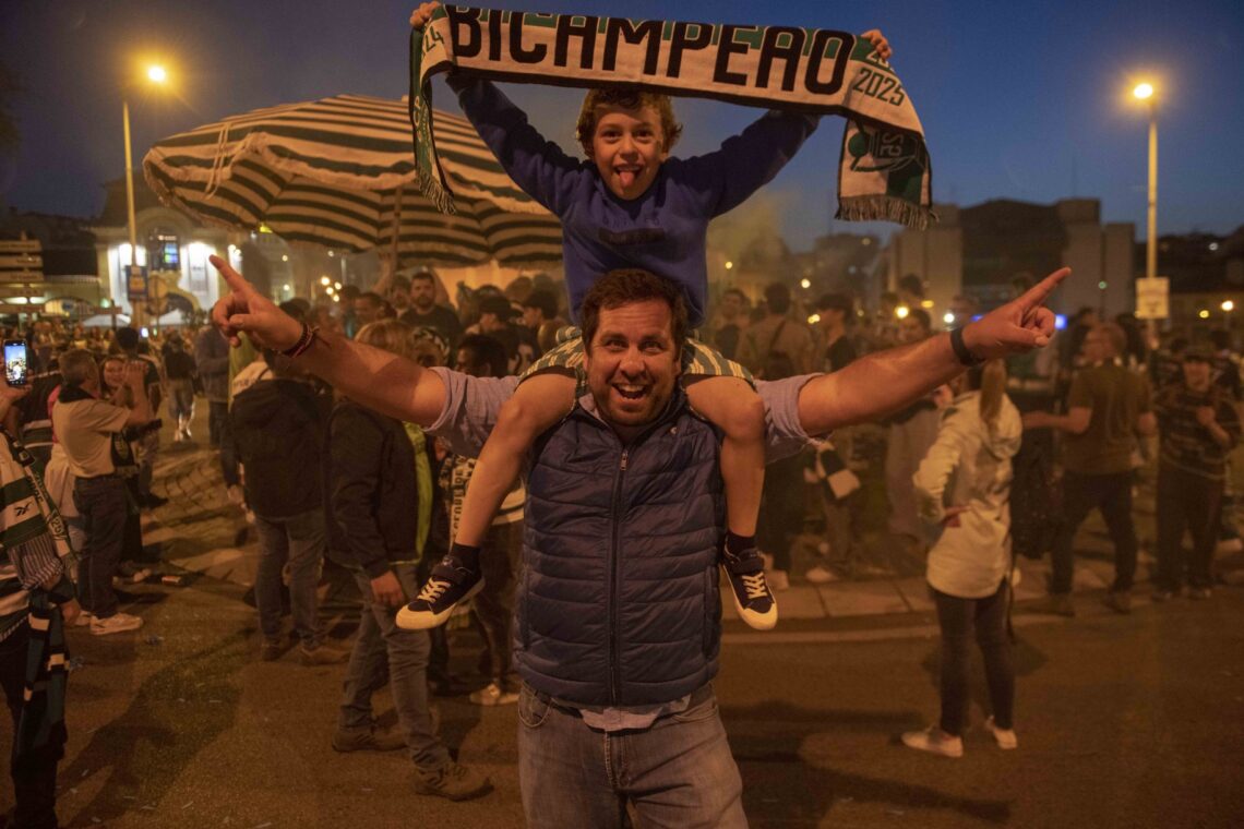 Centenas estiveram na rotunda do Polícia Sinaleiro