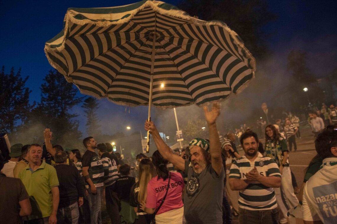 Centenas estiveram na rotunda do Polícia Sinaleiro