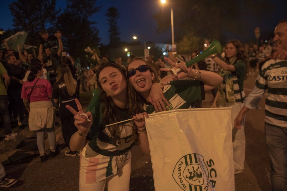Centenas estiveram na rotunda do Polícia Sinaleiro