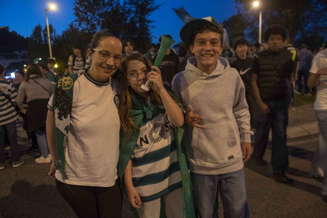 Centenas estiveram na rotunda do Polícia Sinaleiro