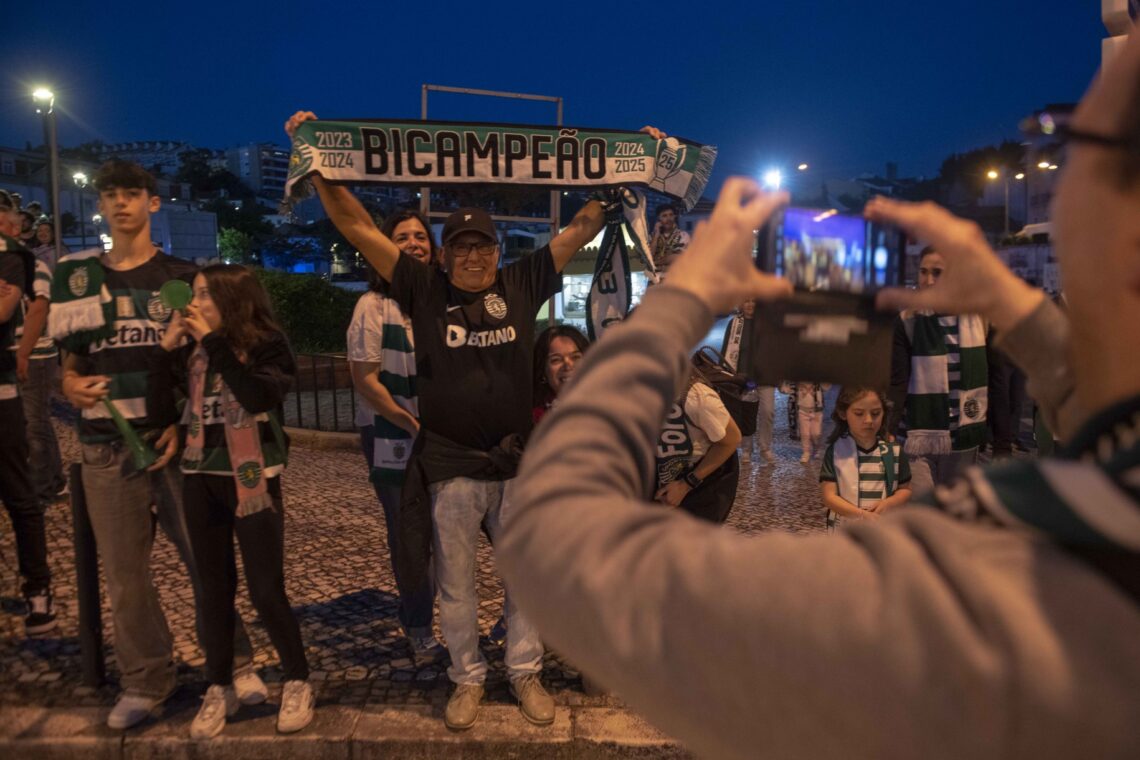 Centenas estiveram na rotunda do Polícia Sinaleiro