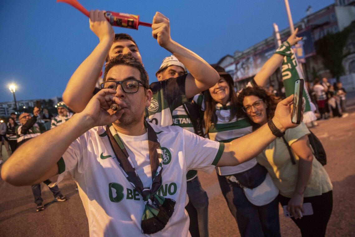 Sportinguistas festejam bi-campeonato em Leiria