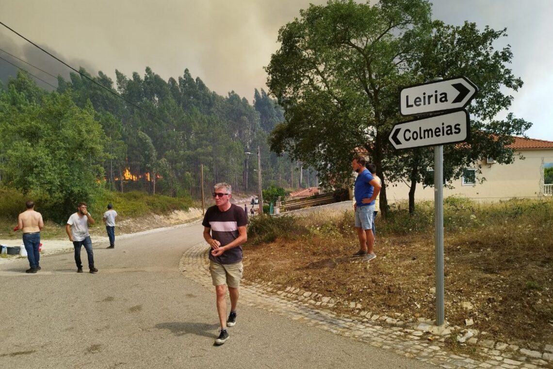Incêndio cortou o IC2 e a A1 na freguesia da Boa Vista