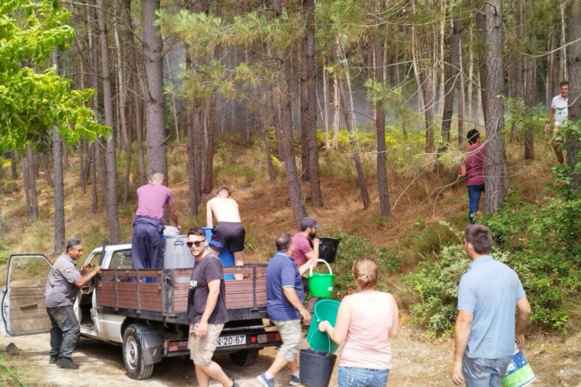 Incêndio cortou o IC2 e a A1 na freguesia da Boa Vista