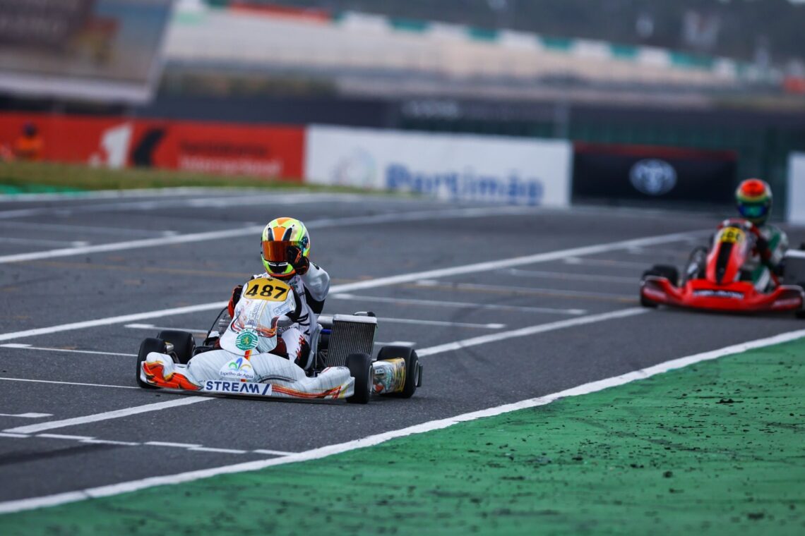 Henrique Cruz atingiu no sábado o primeiro lugar do pódio em Portimão