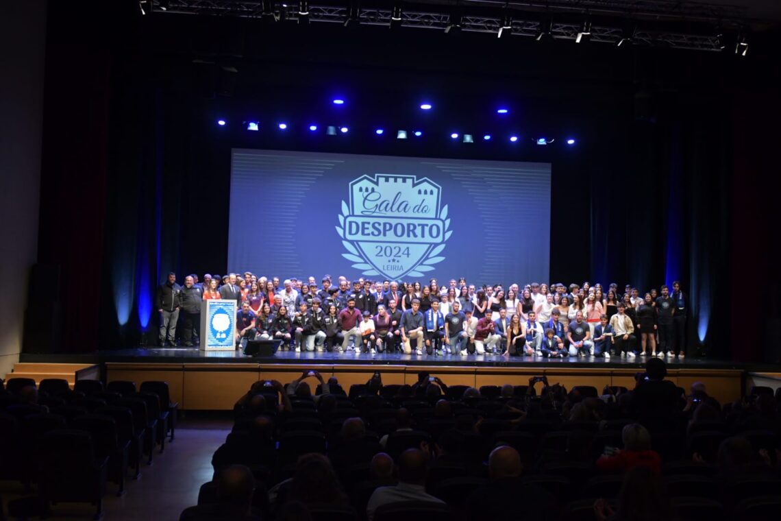 Todos os galardoados subiram ao palco para tirar uma fotografia de grupo