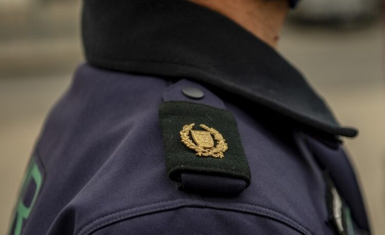 Detido por violência doméstica tinha quatro armas em casa