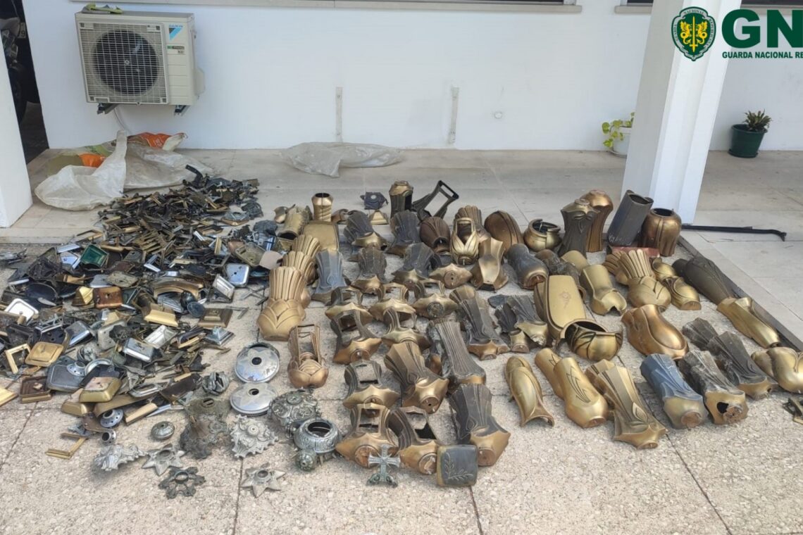 Militares da GNR apreenderam dezenas de objectos de arte sacra furtados no distrito de Coimbra