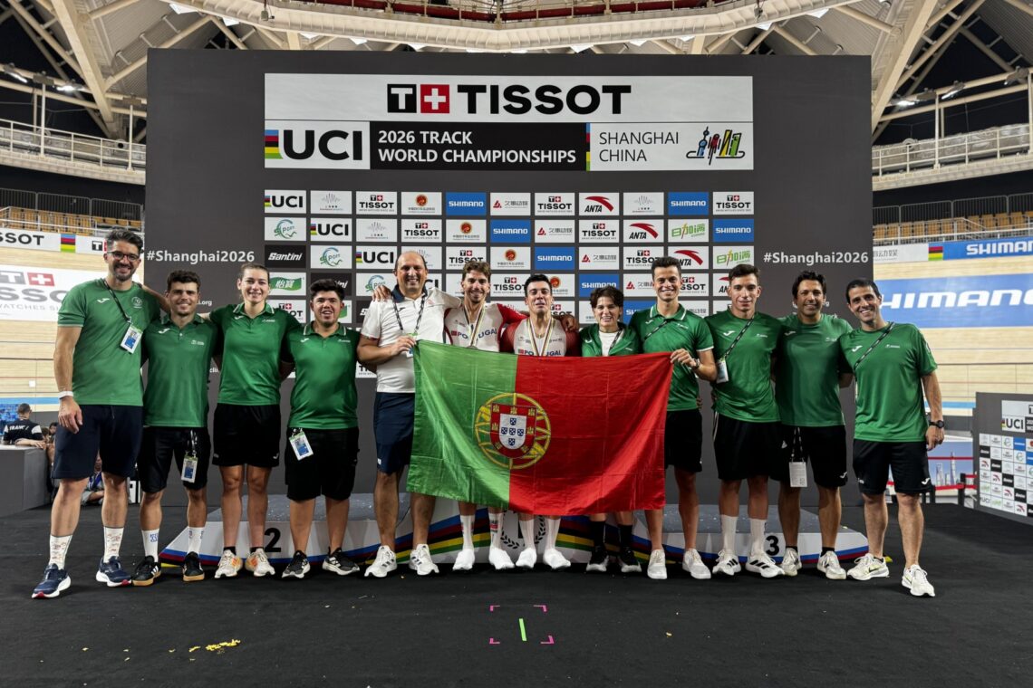 Gabriel Mendes (o 5.º a contar da esquerda) está à frente da selecção de ciclismo de pista desde 2010