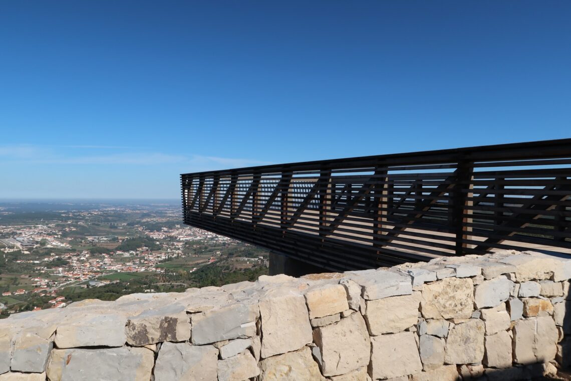 Miradouro de Chão das Pias, uma “varanda” sobre Porto de Mós