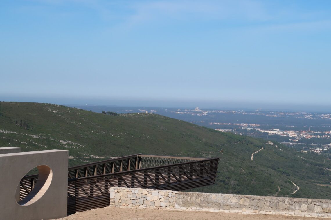 Miradouro de Chão das Pias, uma “varanda” sobre Porto de Mós