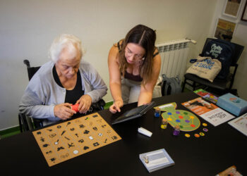 Maria Adelina experimentou pela primeira vez um dos jogos. Blandina envolveu-se e mostrou entusiasmo na sua participação