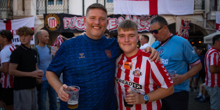 Adeptos do Sunderland ‘invadem’ centro de Leiria antes do jogo contra Torreense