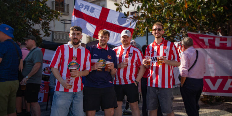 Adeptos do Sunderland ‘invadem’ centro de Leiria antes do jogo contra Torreense